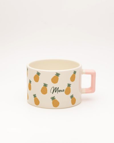 Toz Pembe kulplu Ananas Desenli Fincan, ön yüz
