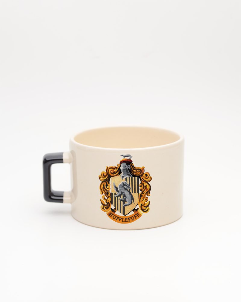 Siyah kulplu Hufflepuff İsimli Fincan, arka yüz