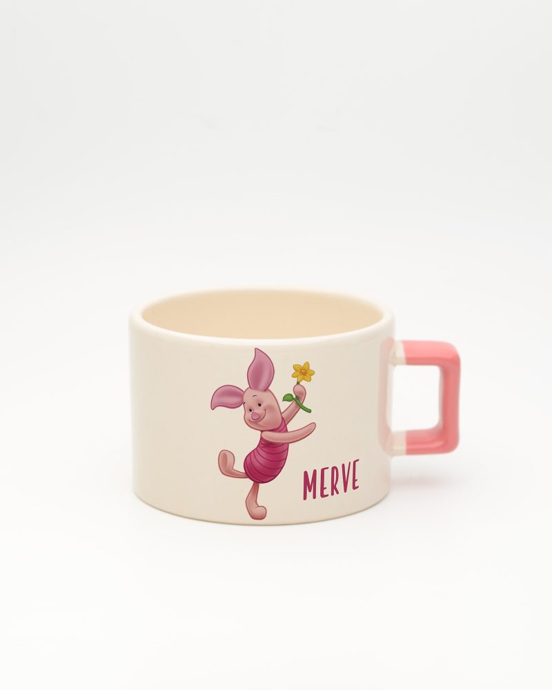 Pembe kulplu Piglet İsimli Fincan, ön yüz