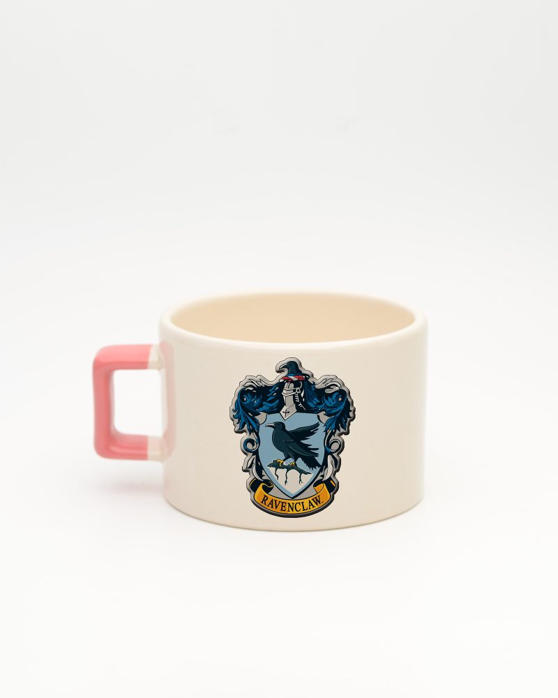 Pembe kulplu Ravenclaw İsimli Fincan, arka yüz