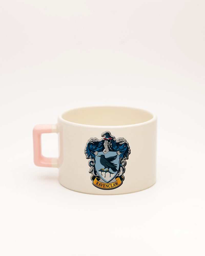 Toz Pembe kulplu Ravenclaw İsimli Fincan, arka yüz