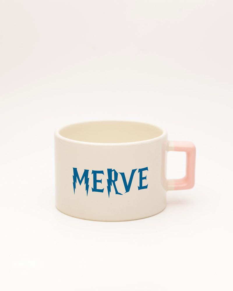 Toz Pembe kulplu Ravenclaw İsimli Fincan, ön yüz