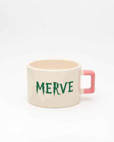 Pembe kulplu Slytherin İsimli Fincan, ön yüz