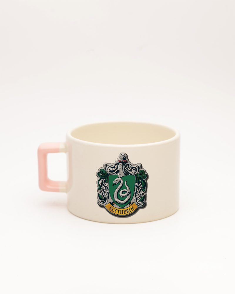 Toz Pembe kulplu Slytherin İsimli Fincan, arka yüz