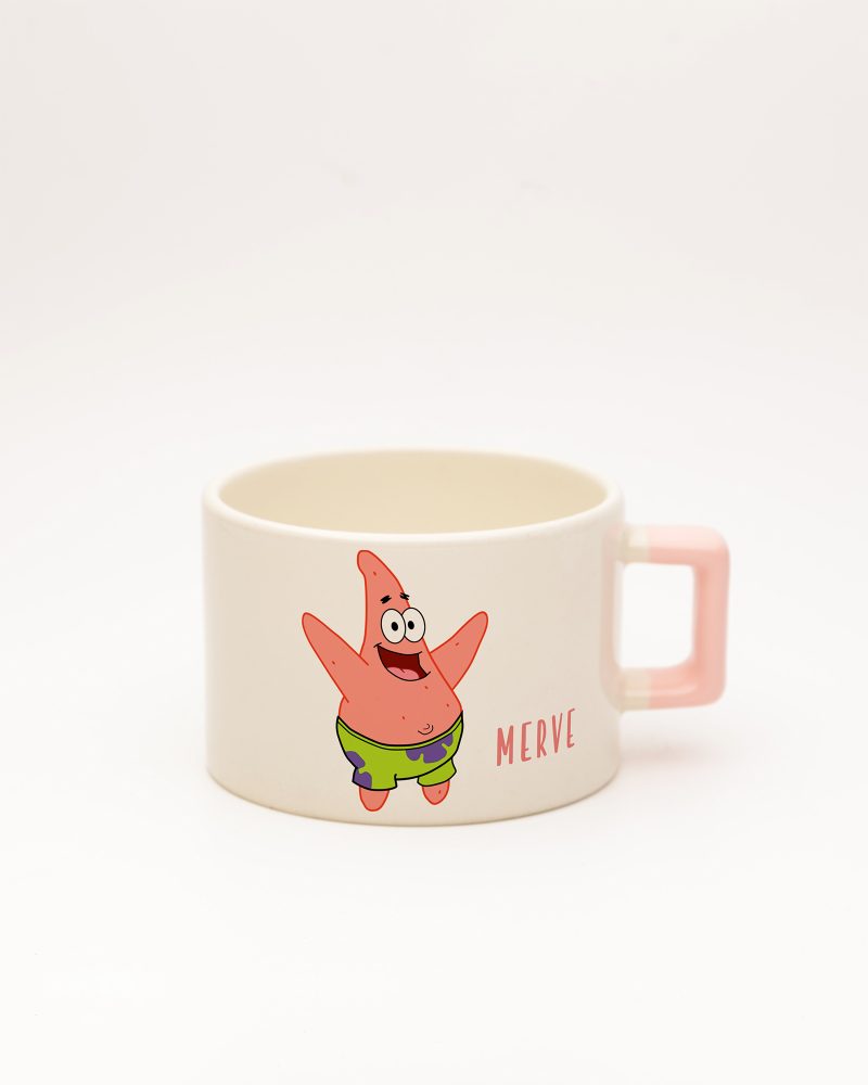 Toz Pembe kulplu Süngerbob Patrick İsimli Fincan, ön yüz