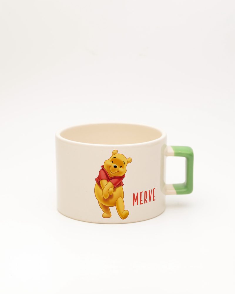 Açık Yeşil kulplu Winnie İsimli Fincan, ön yüz