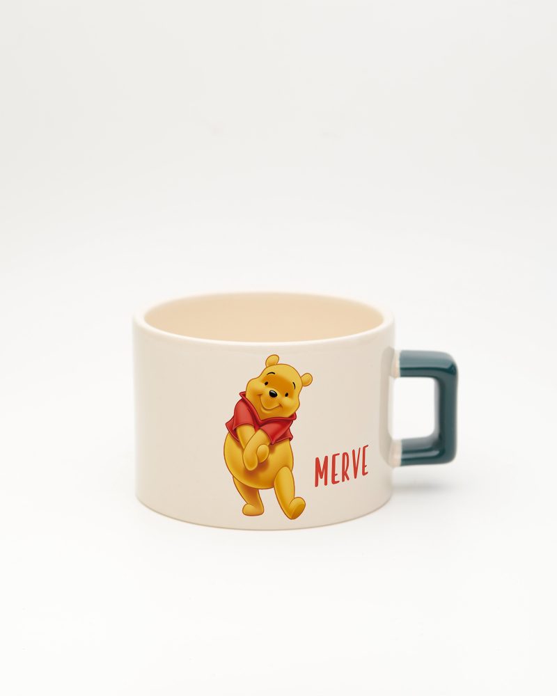 Koyu Yeşil kulplu Winnie İsimli Fincan, ön yüz