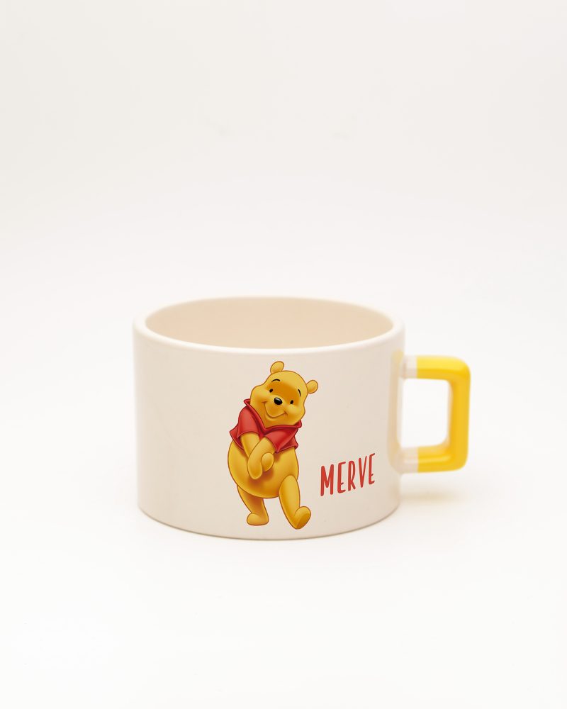 Sarı kulplu Winnie İsimli Fincan, ön yüz