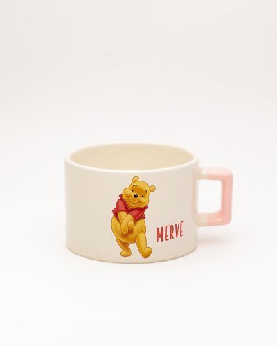 Toz Pembe kulplu Winnie İsimli Fincan, ön yüz