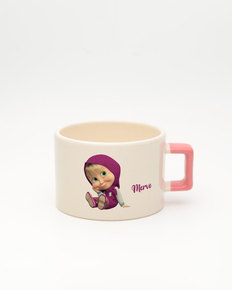 Pembe kulplu Maşa İsimli Fincan, ön yüz