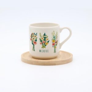 Yuvarlak Ahşap Tabaklı Buket Desenli İsimli Fincan