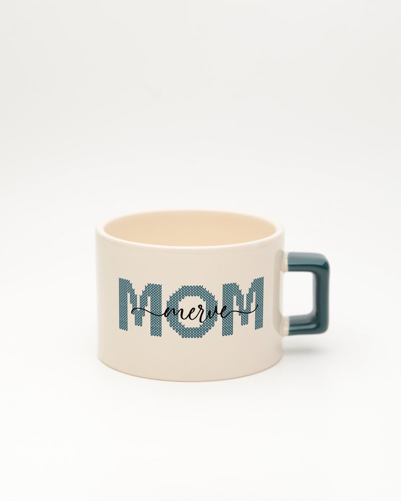 Koyu Yeşil kulplu Mom İsimli Fincan, ön yüz