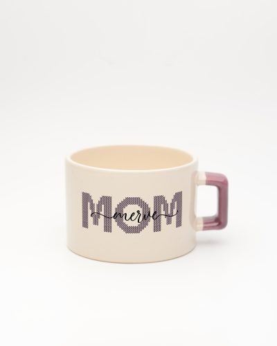 Mor kulplu Mom İsimli Fincan, ön yüz