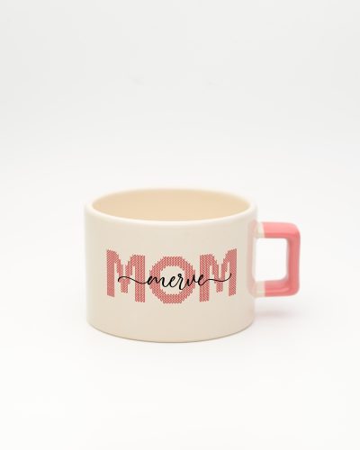Pembe kulplu Mom İsimli Fincan, ön yüz