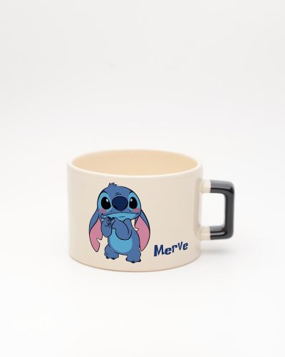 Siyah kulplu Stitch İsimli Fincan, ön yüz