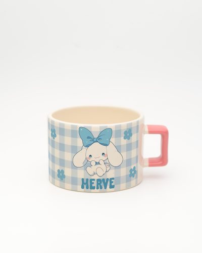 Pembe kulplu Cinnamoroll İsimli Karekulp Fincan, ön yüz