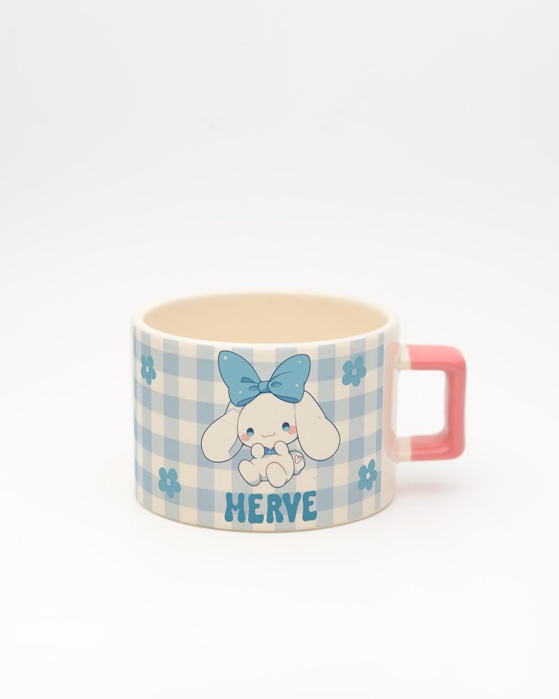 Pembe kulplu Cinnamoroll İsimli Karekulp Fincan, ön yüz