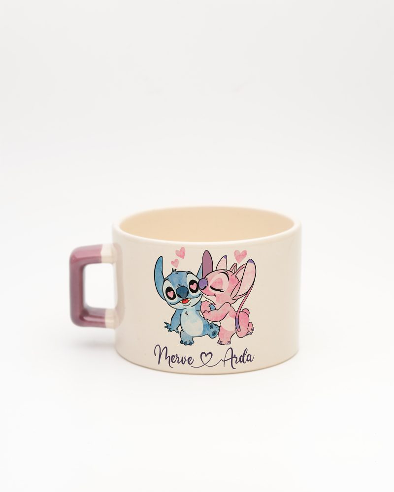 Mor kulplu Stitch & Angel İsimli Fincan, arka yüz