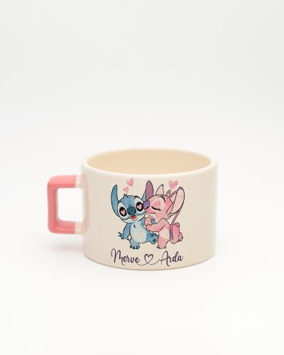 Pembe kulplu Stitch & Angel İsimli Fincan, arka yüz