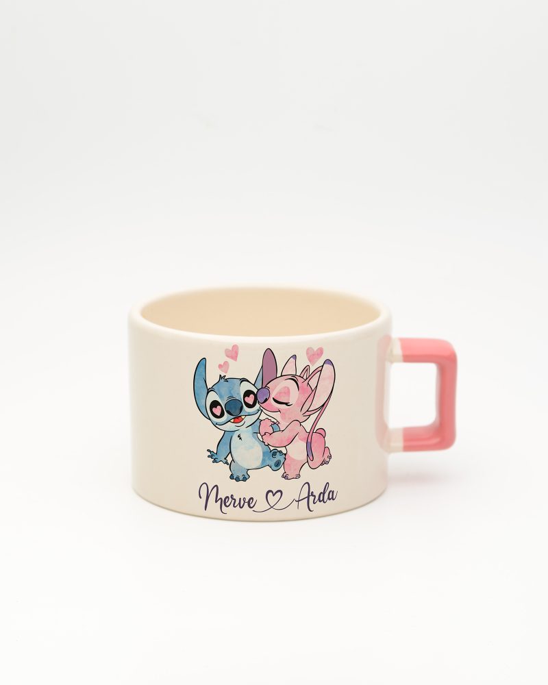 Pembe kulplu Stitch & Angel İsimli Fincan, ön yüz