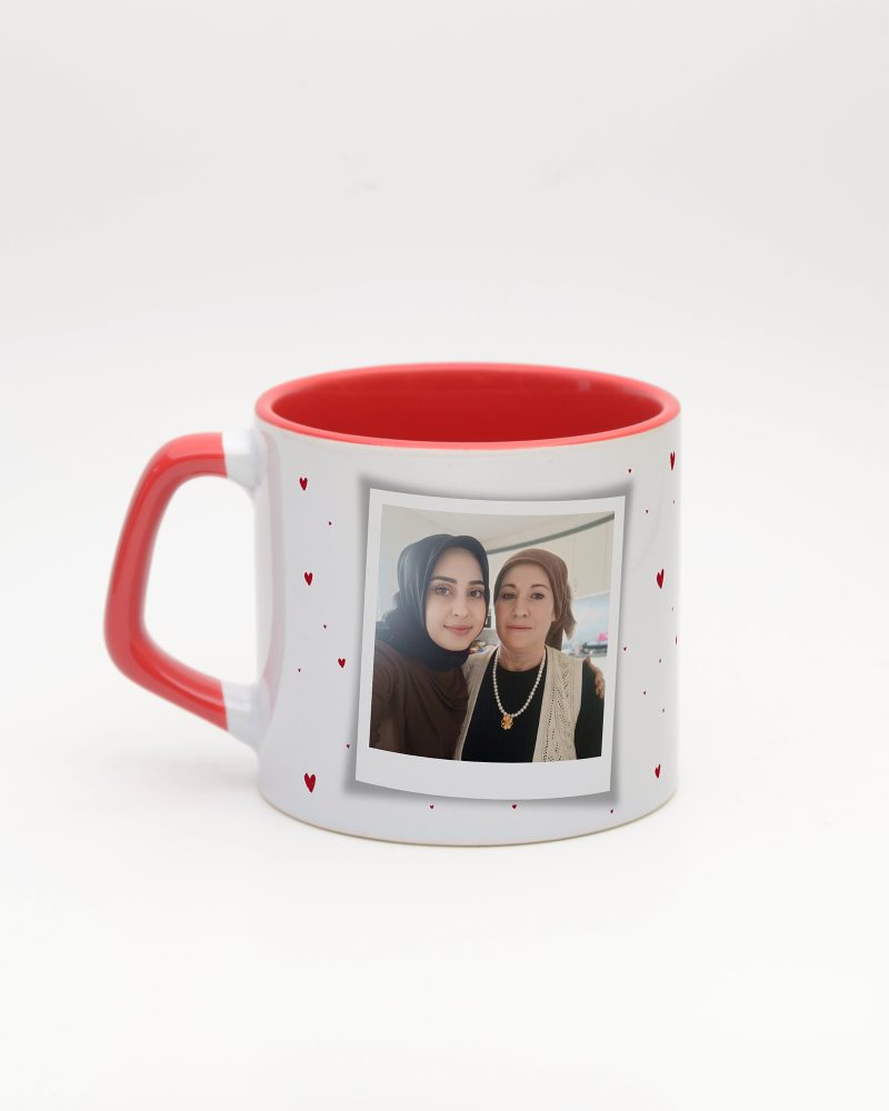 Kırmızı kulplu ve içi kırmızı Fotoğraflı İsimli Anne Moka Kupa, arka yüz