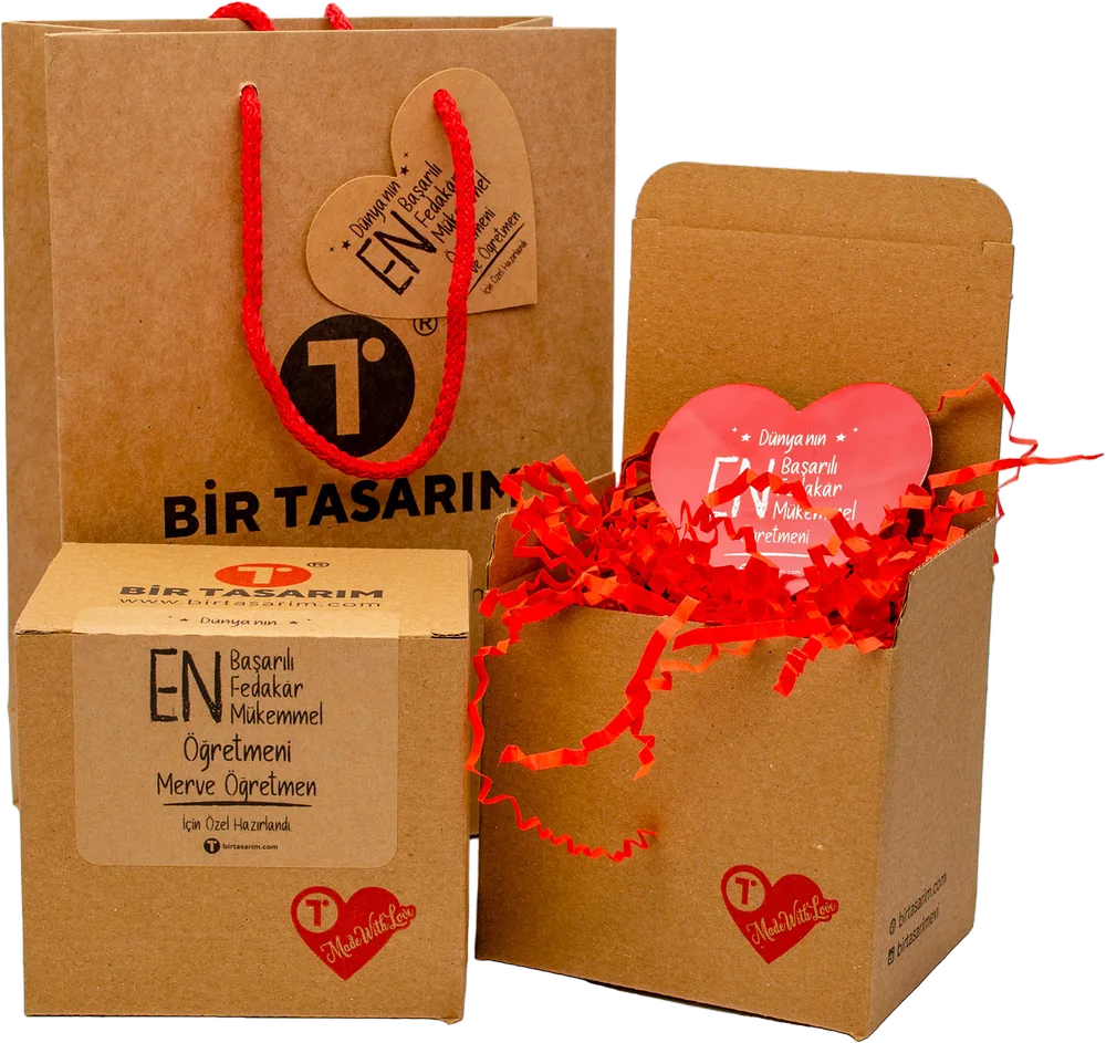 Öğretmenler Günü’ne özel paketleme: isme özel kutu etiketi, kalp kart ve kraft poşet