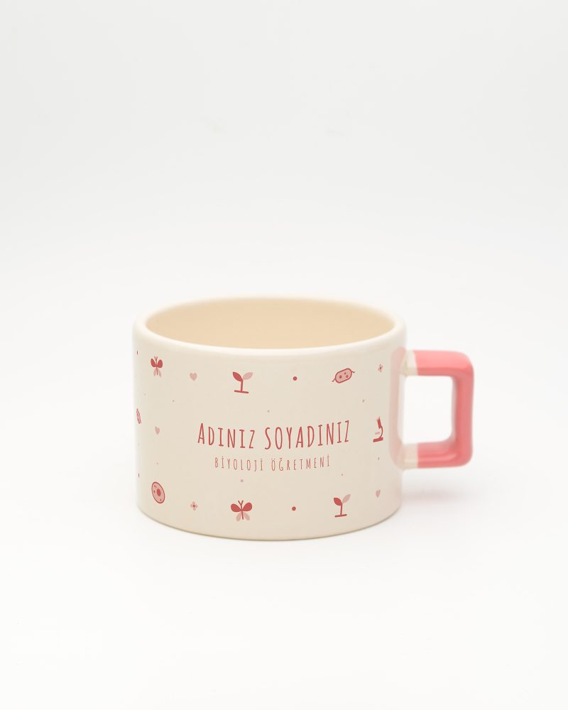 Pembe kulplu Biyoloji Öğretmeni İsimli Fincan, ön yüz
